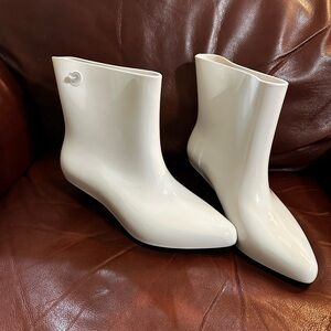 Melissa + Jeremy Scott White Faux Inflatable Kitten Heel Boots Size 10 NWOT